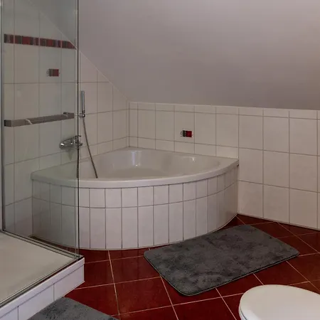 Ganzes In Mit Garage Und Fussbodenheizung Holiday home Leipzig