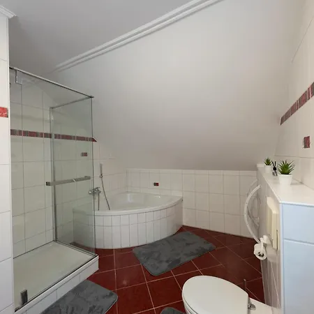Holiday home Ganzes In Mit Garage Und Fussbodenheizung Leipzig