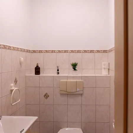 Ganzes In Mit Garage Und Fussbodenheizung Semesterbostad *