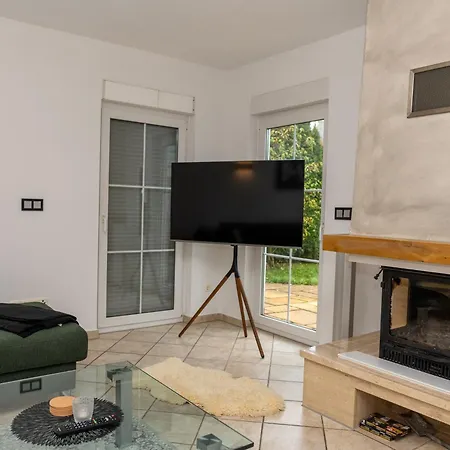 Holiday home Ganzes In Mit Garage Und Fussbodenheizung Leipzig