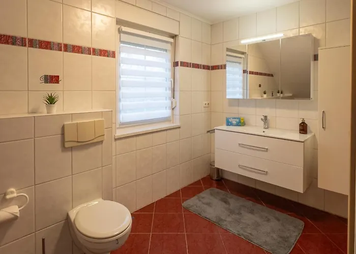 Ganzes In Mit Garage Und Fussbodenheizung Сasa de vacaciones *