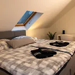 Ganzes In Mit Garage Und Fussbodenheizung Nyaraló
