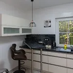 Nyaraló Ganzes In Mit Garage Und Fussbodenheizung *