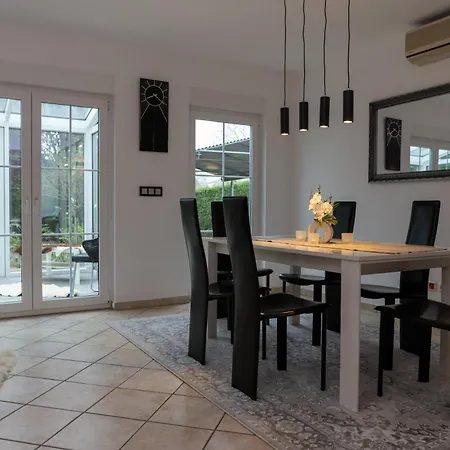 Holiday home Ganzes In Mit Garage Und Fussbodenheizung