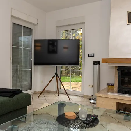 Holiday home Ganzes In Mit Garage Und Fussbodenheizung