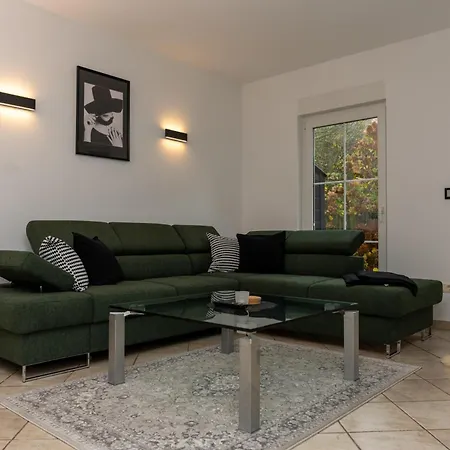 Holiday home Ganzes In Mit Garage Und Fussbodenheizung *