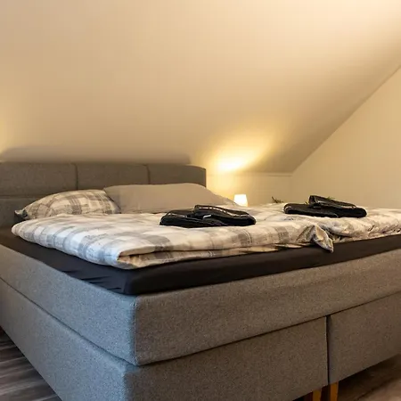 Vakantiehuis Ganzes In Mit Garage Und Fussbodenheizung