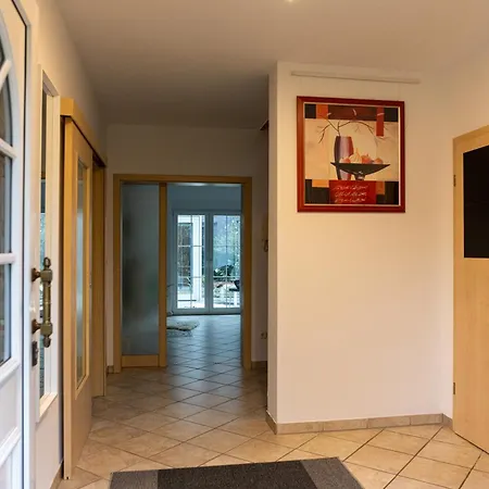 Ganzes In Mit Garage Und Fussbodenheizung Vakantiehuis