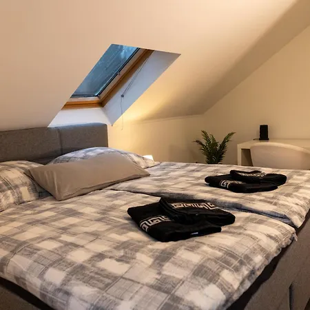 Ganzes In Mit Garage Und Fussbodenheizung Prázdninový dům