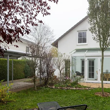 Ganzes In Mit Garage Und Fussbodenheizung Lipsko