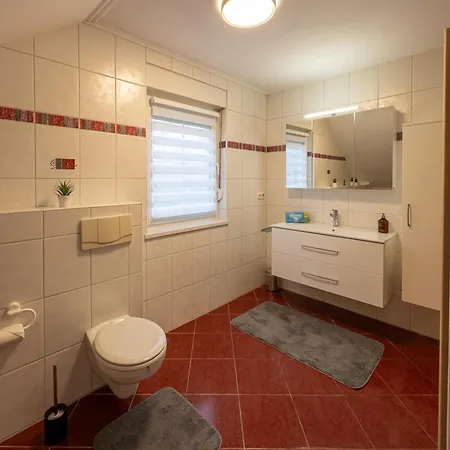 Ganzes In Mit Garage Und Fussbodenheizung Vakantiehuis *