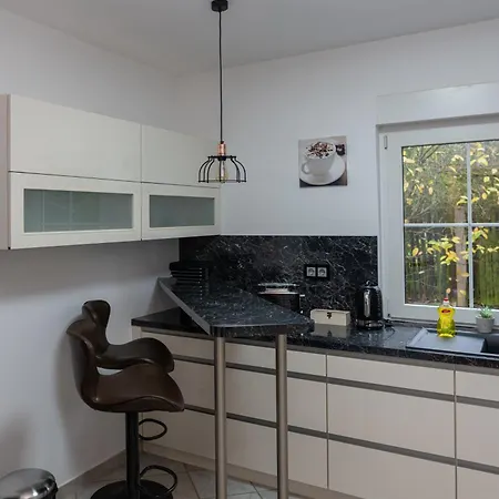 Vakantiehuis Ganzes In Mit Garage Und Fussbodenheizung *