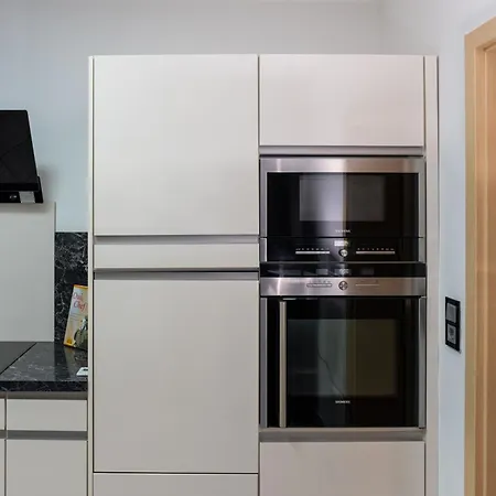 Ganzes In Mit Garage Und Fussbodenheizung Prázdninový dům *