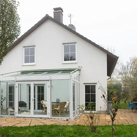 Ganzes In Mit Garage Und Fussbodenheizung Holiday home Leipzig