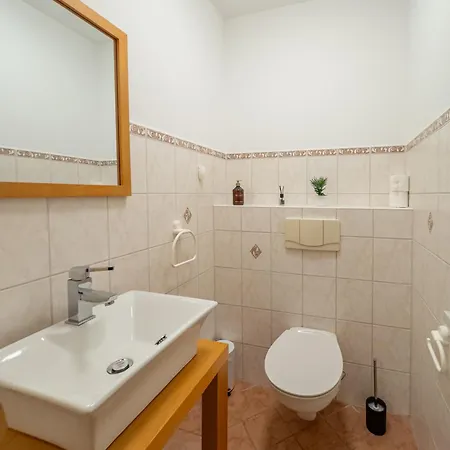 Ganzes In Mit Garage Und Fussbodenheizung * Lipsko