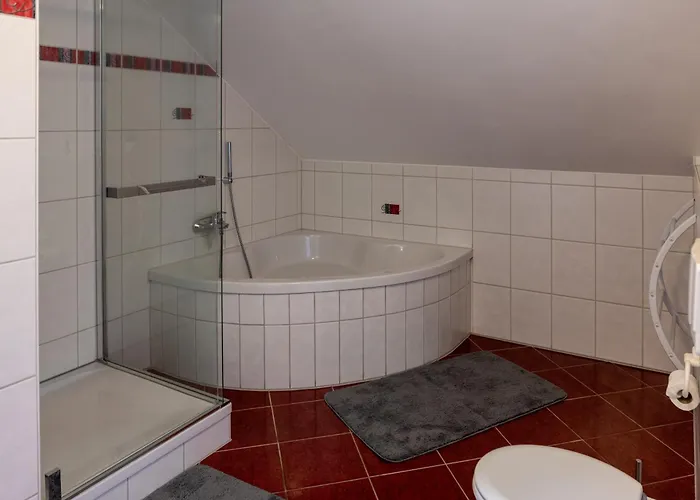 Ganzes In Mit Garage Und Fussbodenheizung Holiday home Leipzig