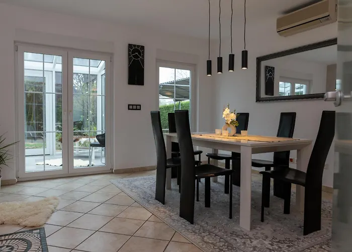 Holiday home Ganzes In Mit Garage Und Fussbodenheizung