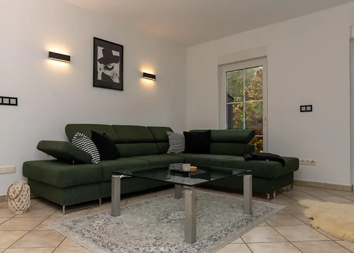 Holiday home Ganzes In Mit Garage Und Fussbodenheizung *