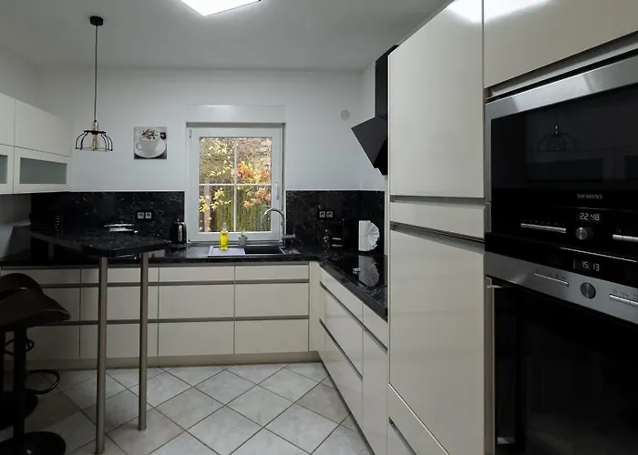 Ganzes In Mit Garage Und Fussbodenheizung Holiday home