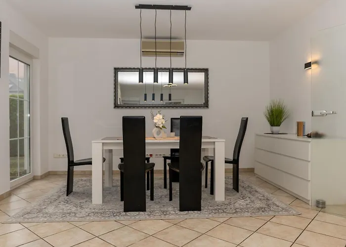 Holiday home Ganzes In Mit Garage Und Fussbodenheizung