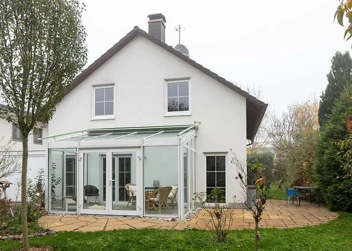 Ganzes In Mit Garage Und Fussbodenheizung Holiday home Leipzig