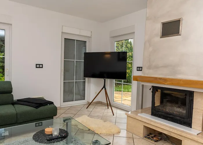 Holiday home Ganzes In Mit Garage Und Fussbodenheizung Leipzig